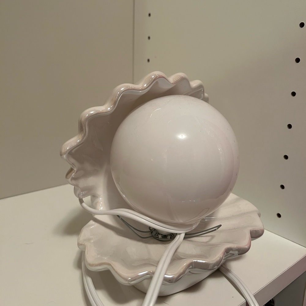Vintage clam light
